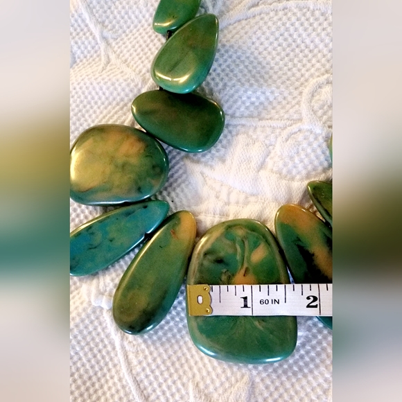 Green Resin Bead Statement Necklace - Picture 9 of 9